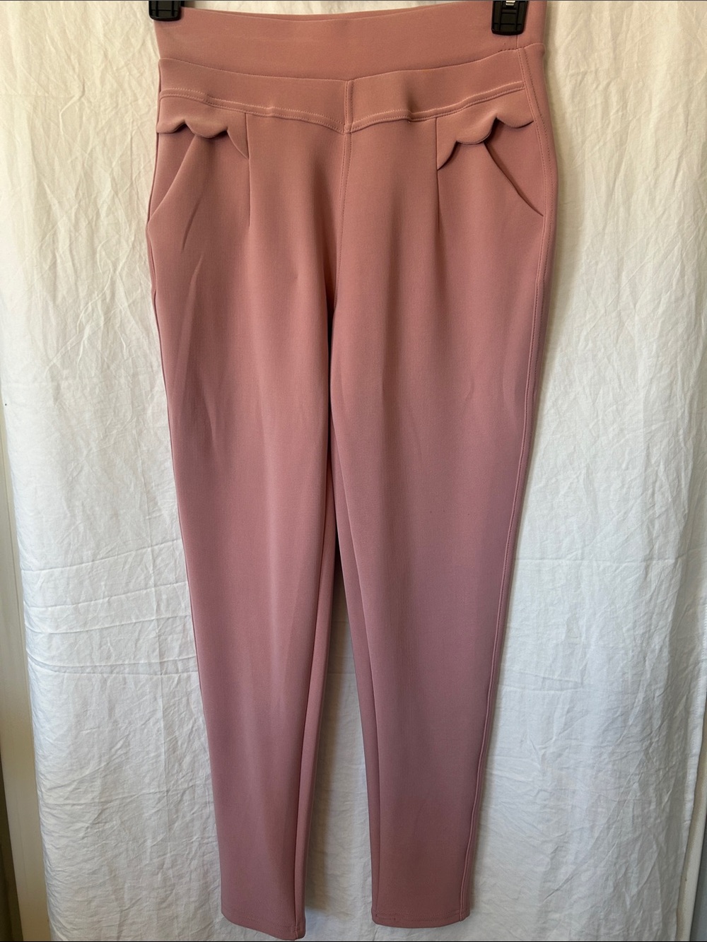 Scallop-Trim Skinny Ponte Pants in Mauve